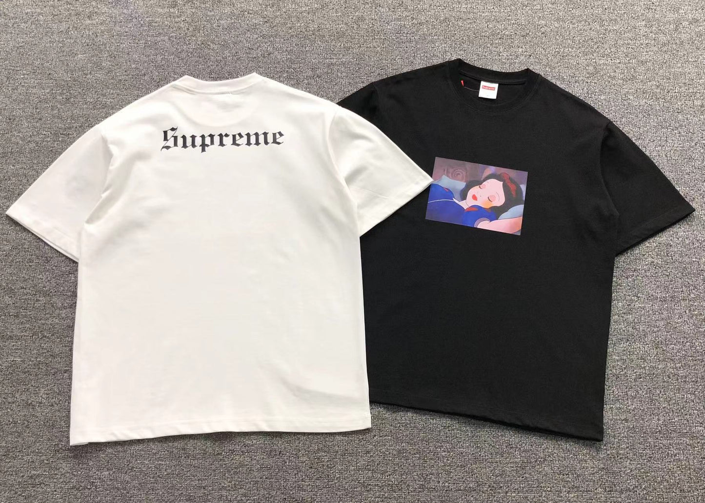 supreme-snow-white-tee-black-5-Drip Store Argentina