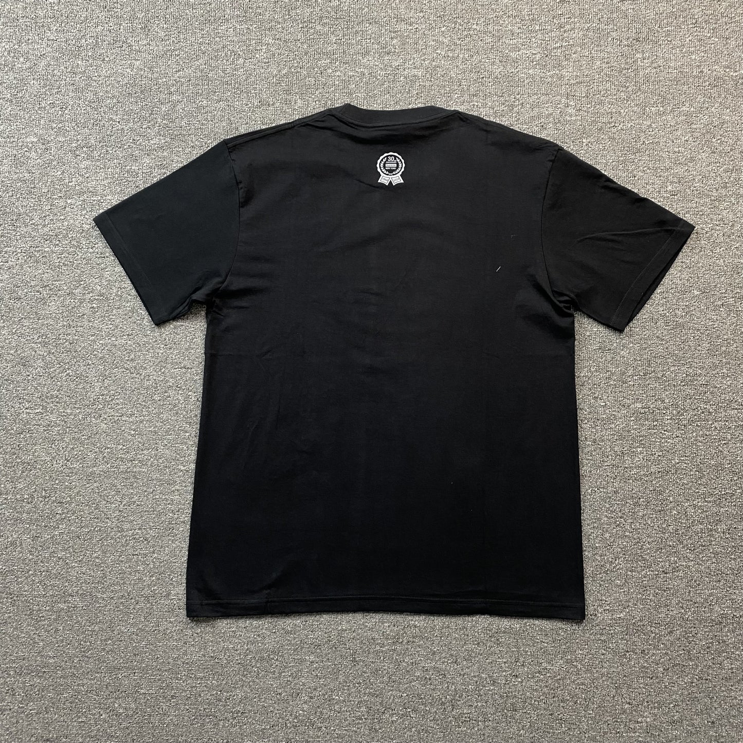 Supreme-30th-Anniversary-First-Tee-Black-2-Drip Store Argentina