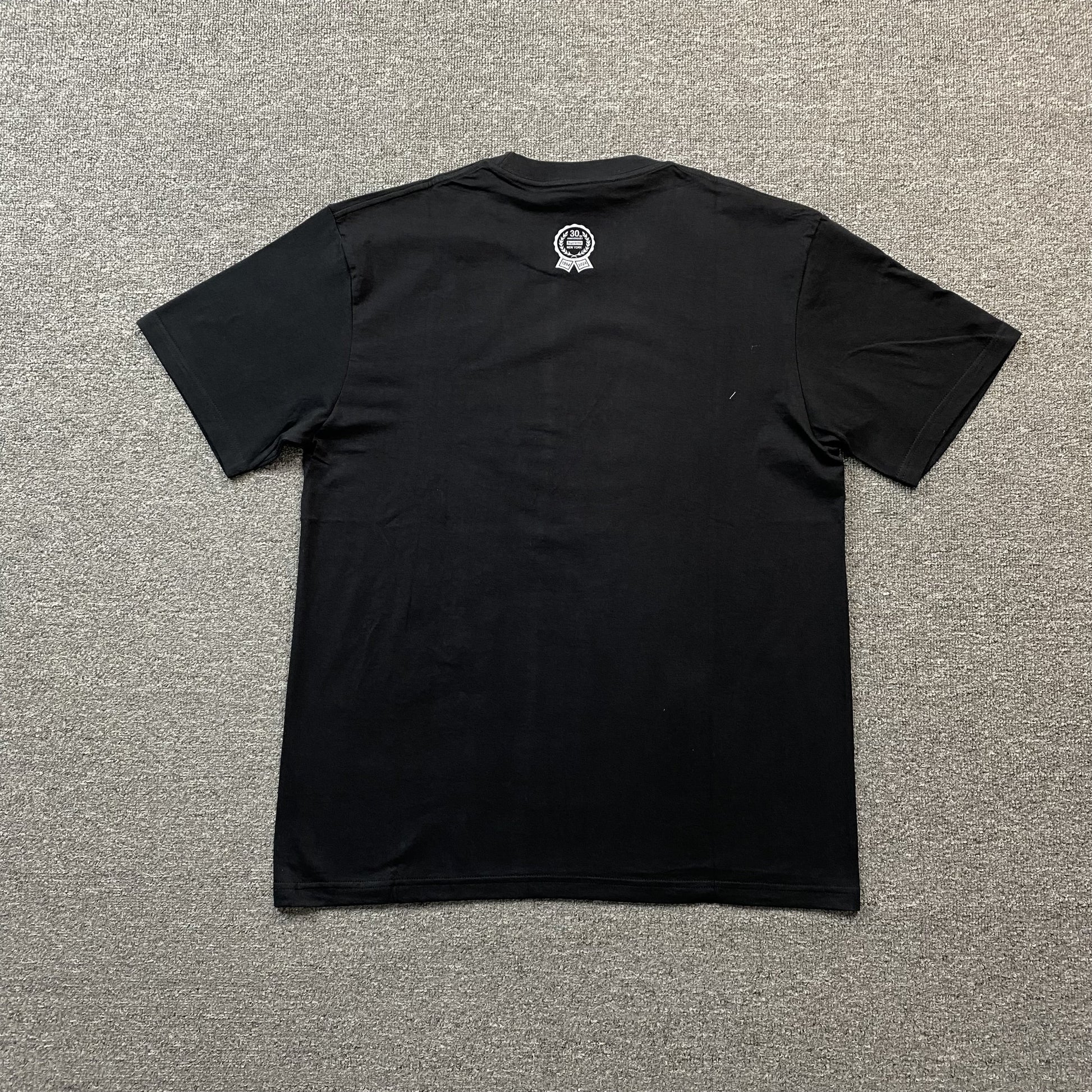 Supreme-30th-Anniversary-First-Tee-Black-2-Drip Store Argentina