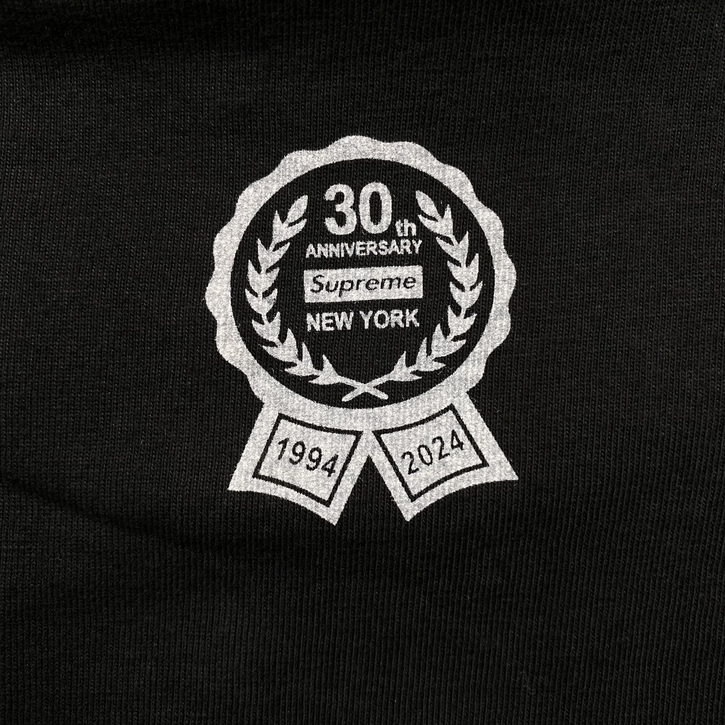 Supreme-30th-Anniversary-First-Tee-Black-4-Drip Store Argentina