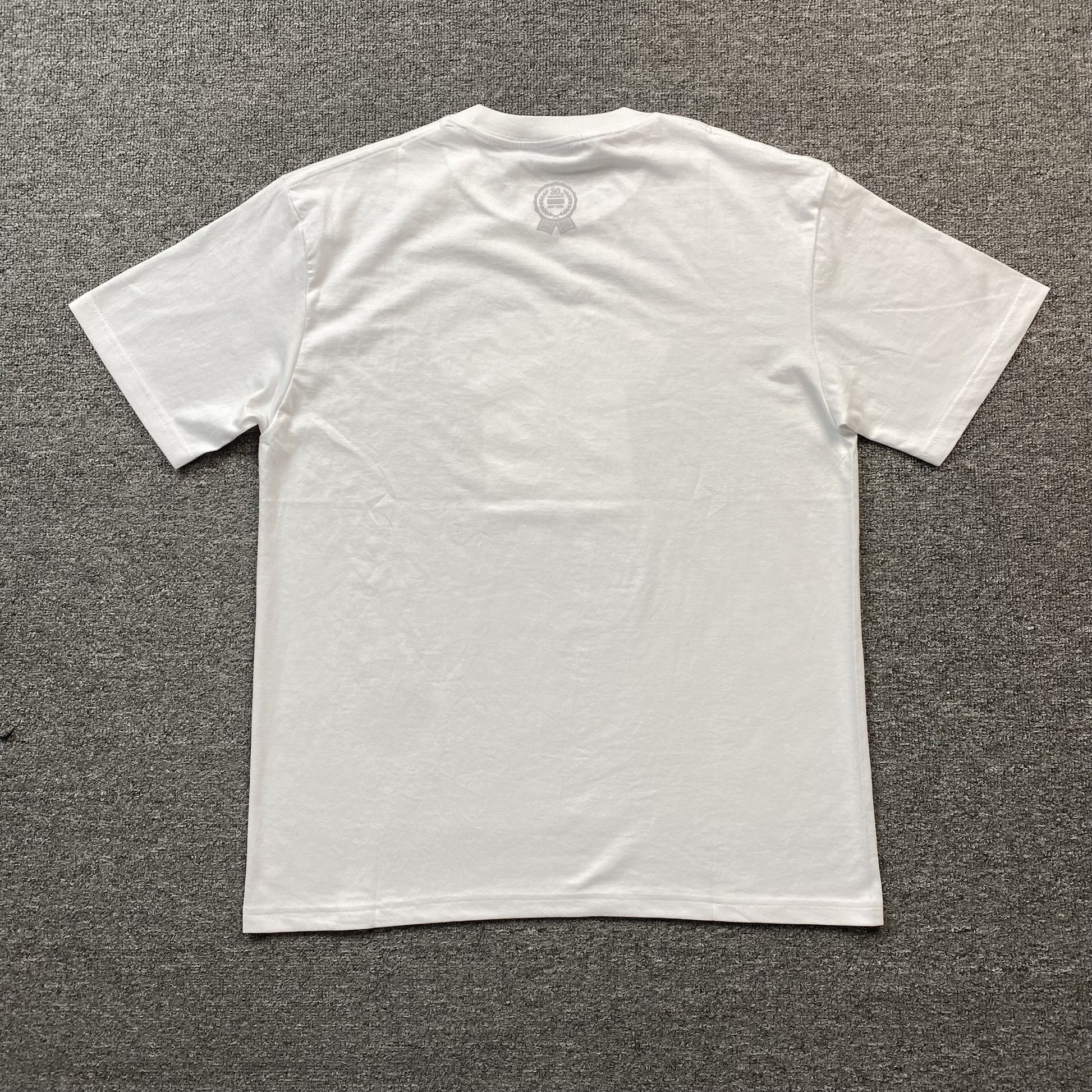 Supreme-30th-Anniversary-First-Tee-White-2-Drip Store Argentina