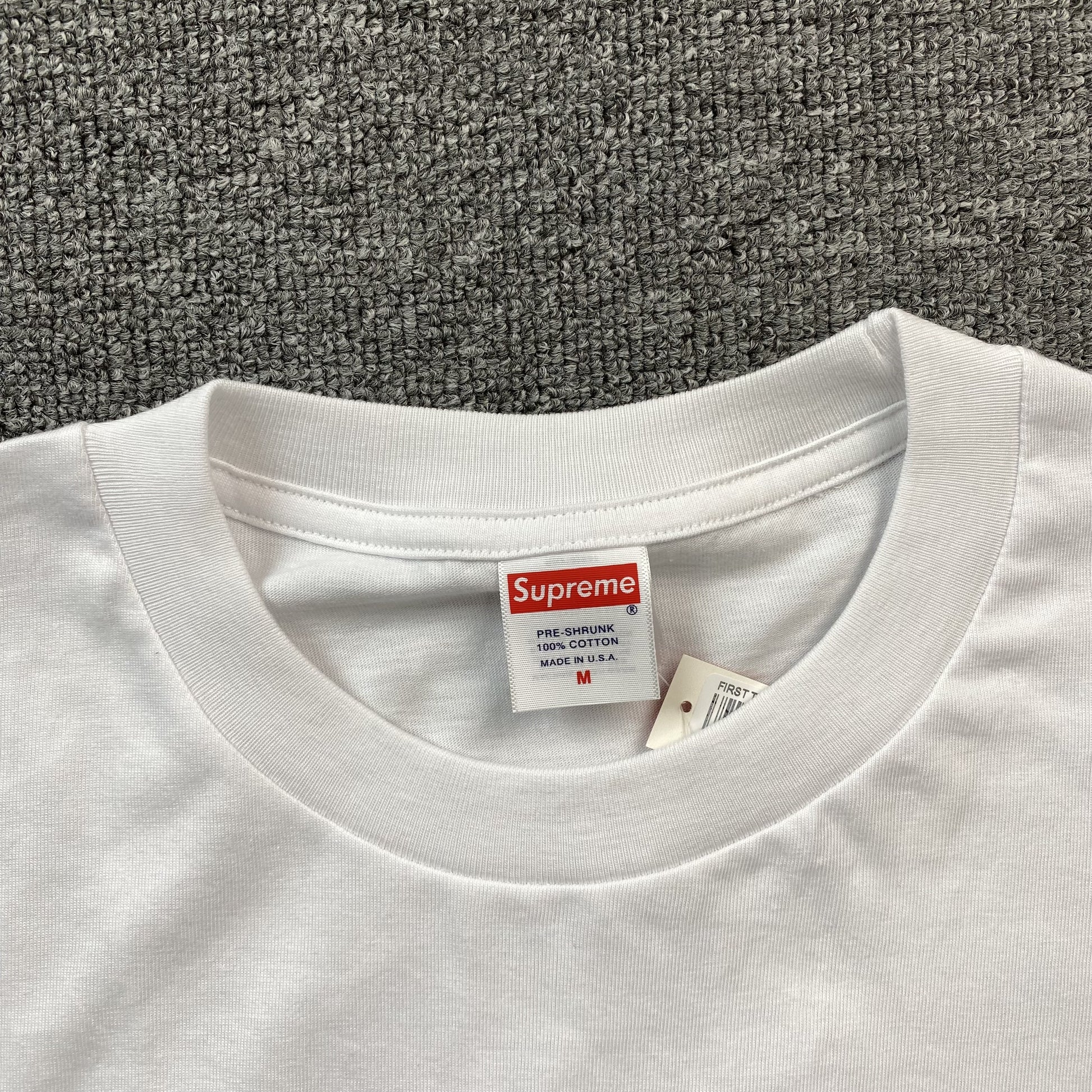 Supreme-30th-Anniversary-First-Tee-White-5-Drip Store Argentina