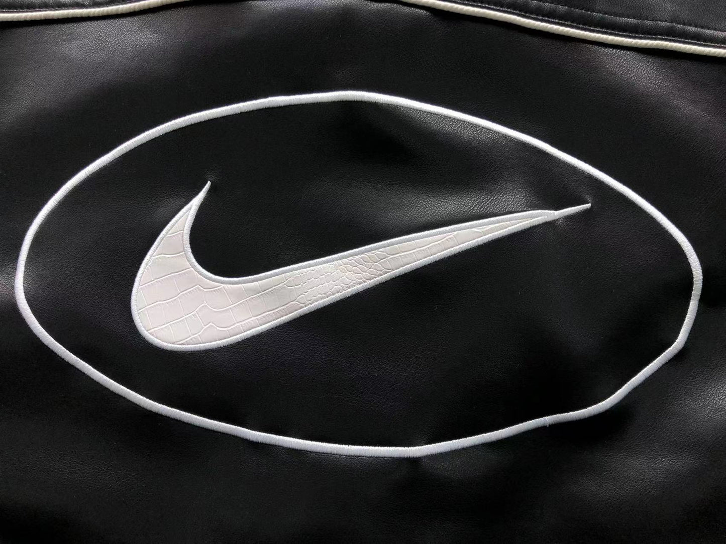 Supreme-Nike-Leather-Varsity-Jacket-Black-3-Drip Store Argentina