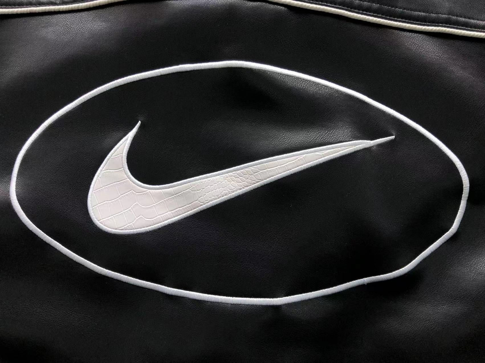 Supreme-Nike-Leather-Varsity-Jacket-Black-3-Drip Store Argentina