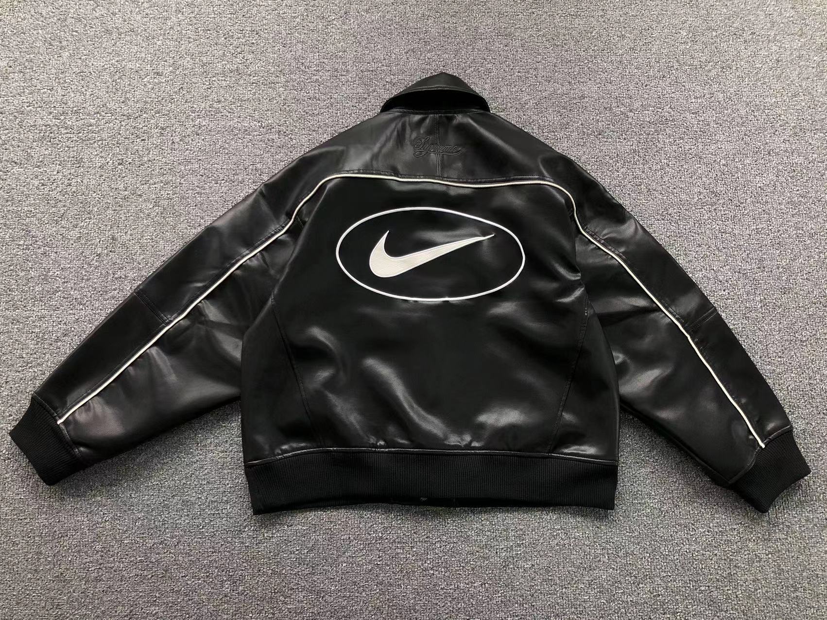 Supreme-Nike-Leather-Varsity-Jacket-Black-4-Drip Store Argentina