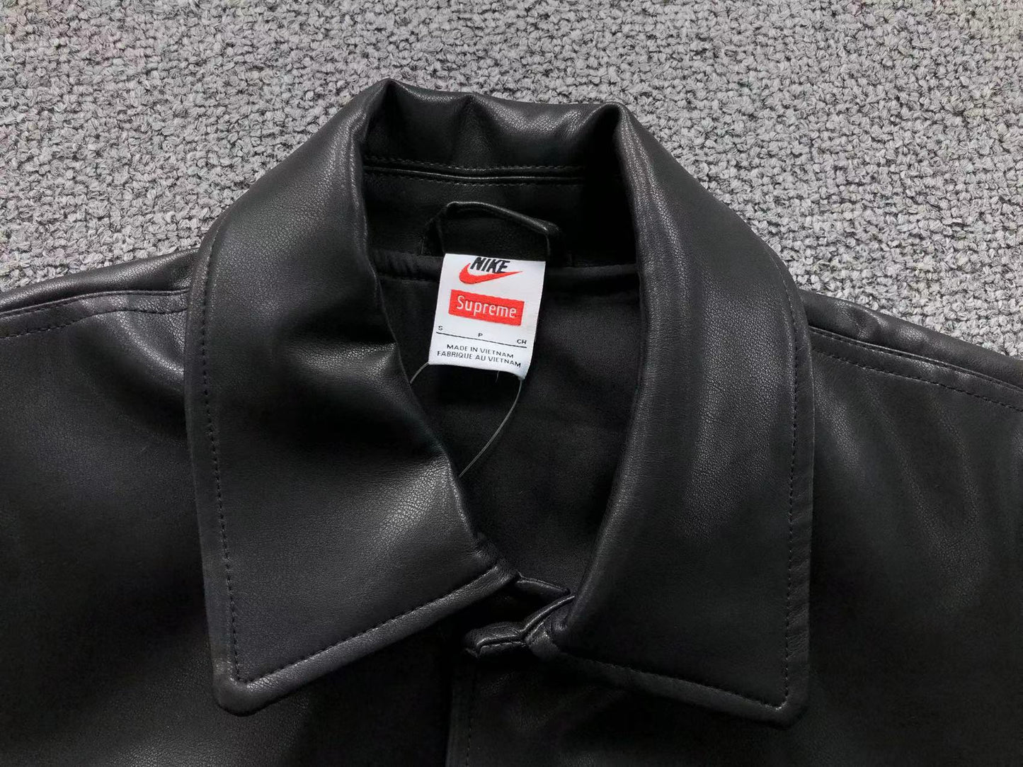 Supreme-Nike-Leather-Varsity-Jacket-Black-5-Drip Store Argentina