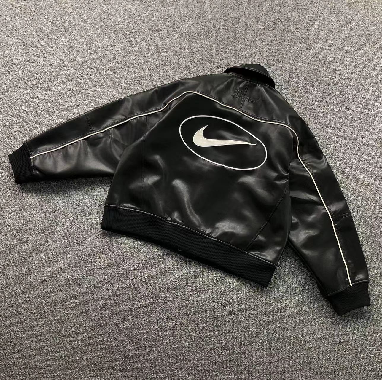 Supreme-Nike-Leather-Varsity-Jacket-Black-Drip Store Argentina