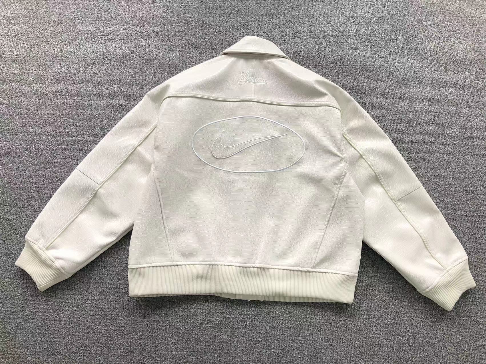 Supreme-Nike-Leather-Varsity-Jacket-White-3-Drip Store Argentina