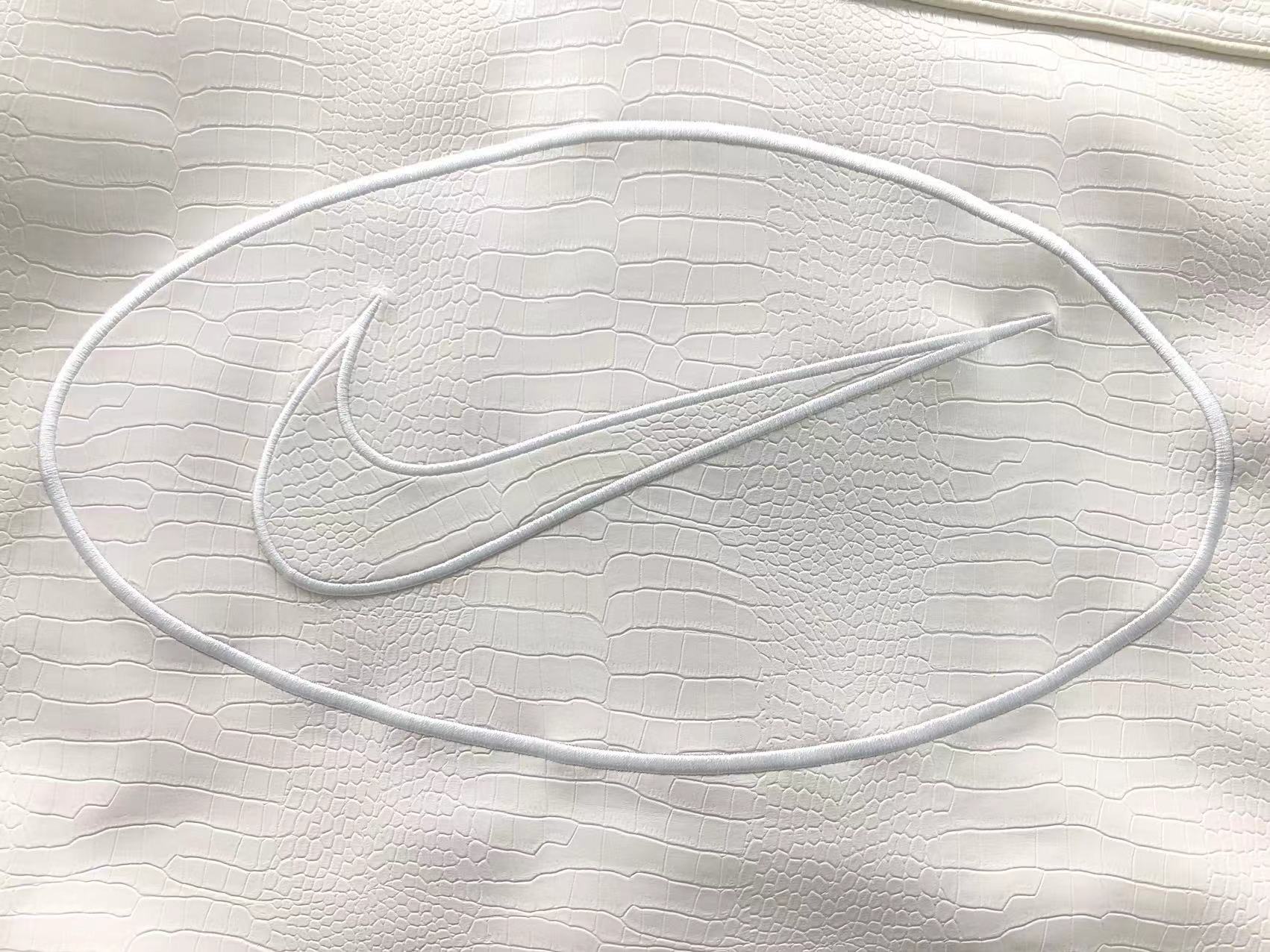 Supreme-Nike-Leather-Varsity-Jacket-White-4-Drip Store Argentina