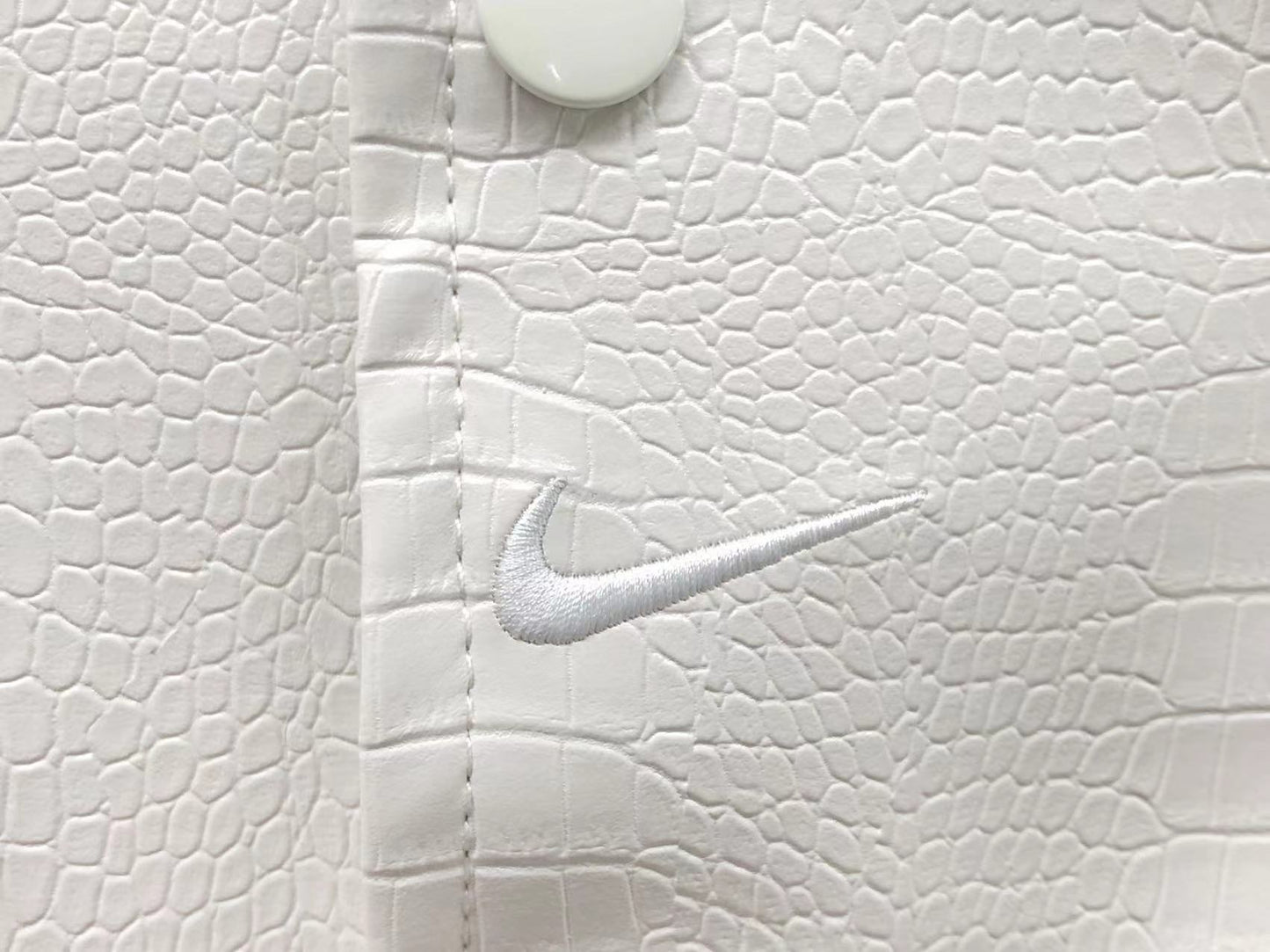 Supreme-Nike-Leather-Varsity-Jacket-White-5-Drip Store Argentina