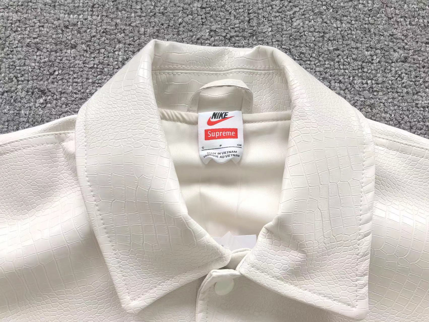 Supreme-Nike-Leather-Varsity-Jacket-White-6-Drip Store Argentina