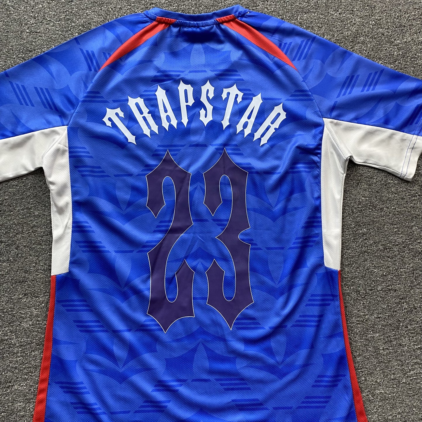 TRAPSTAR IRONGATE FOOTBALL JERSEY BLUE RED