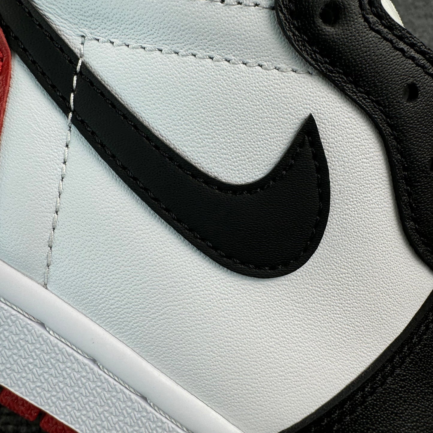 AIR JORDAN 1 HIGH RETRO "BLACK TOE" (2016)