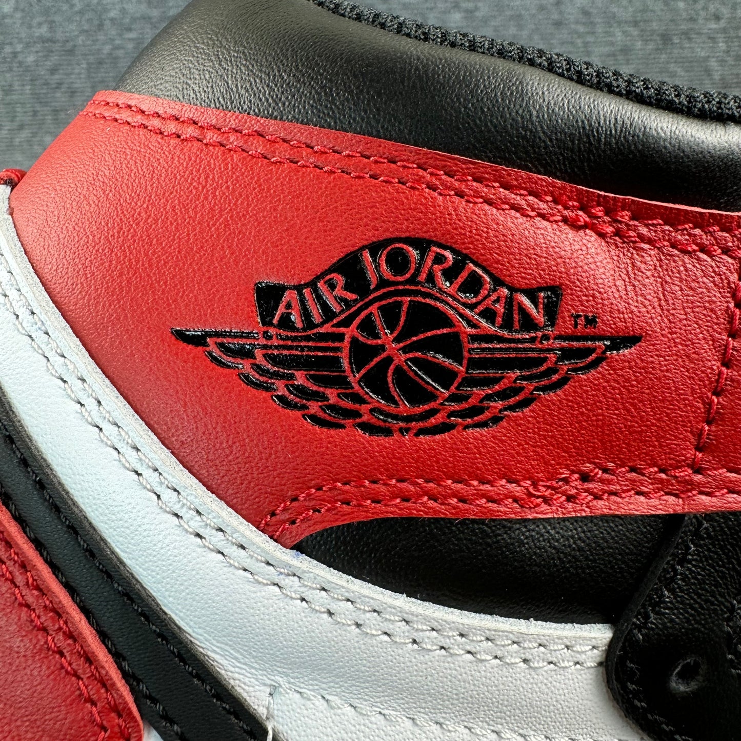 AIR JORDAN 1 HIGH RETRO "BLACK TOE" (2016)