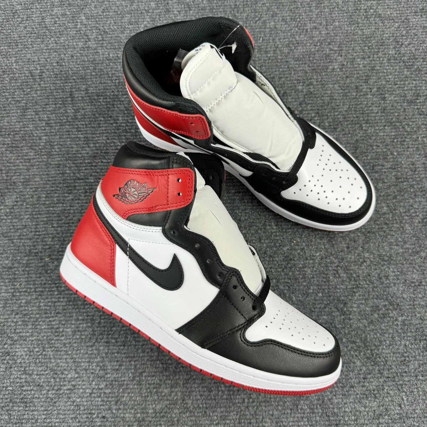 AIR JORDAN 1 HIGH RETRO "BLACK TOE" (2016)
