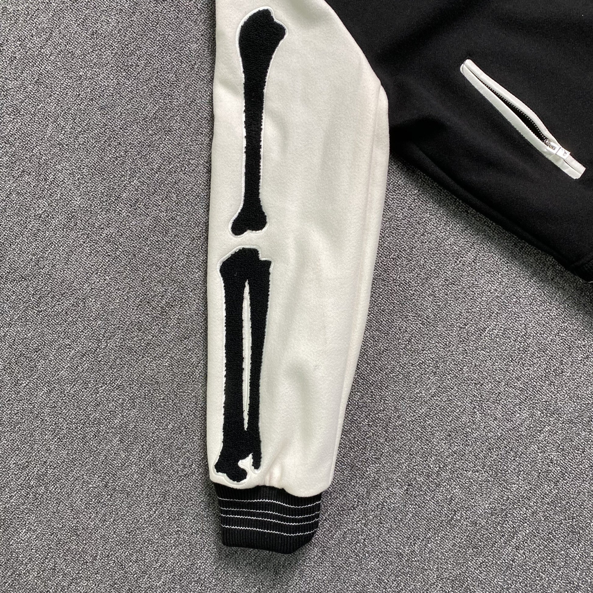 amiri-bones-bomber-jacket-black-3-Drip Store Argentina