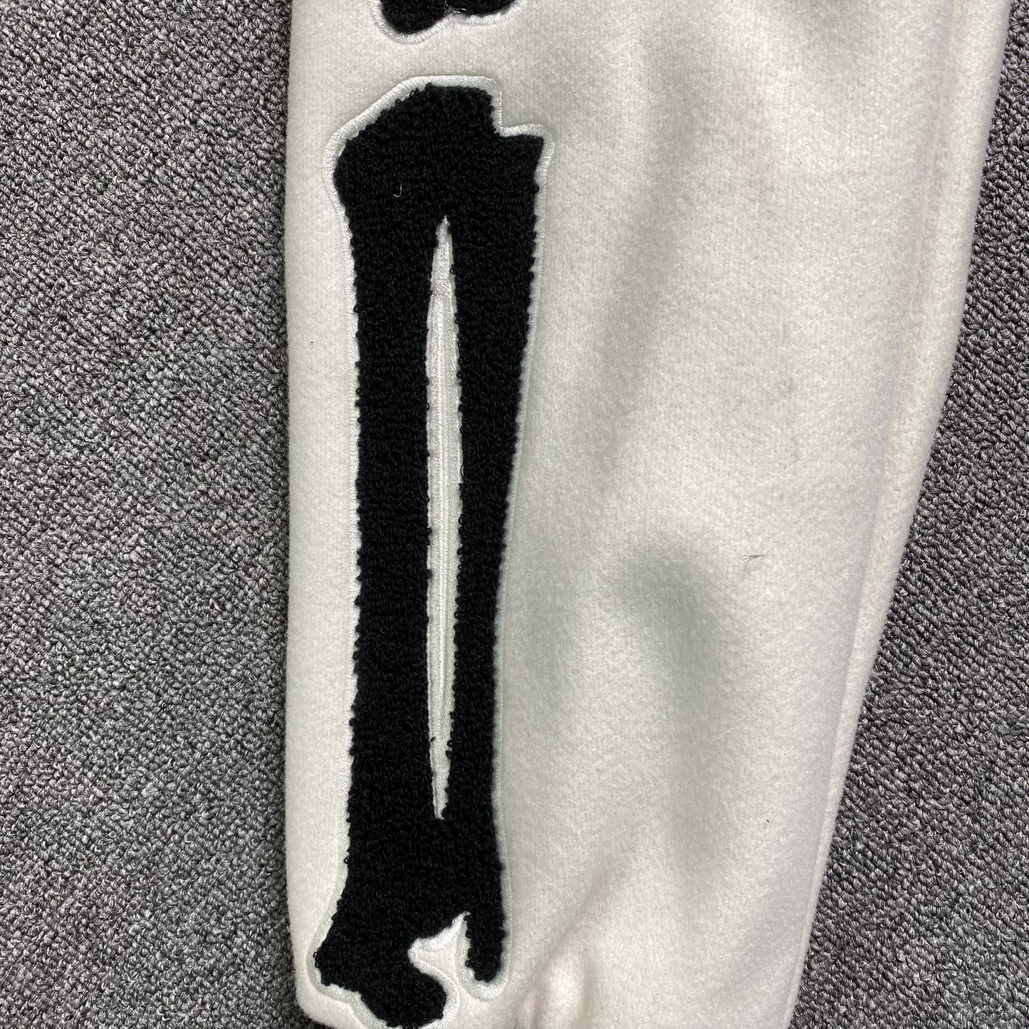 amiri-bones-bomber-jacket-black-4-Drip Store Argentina