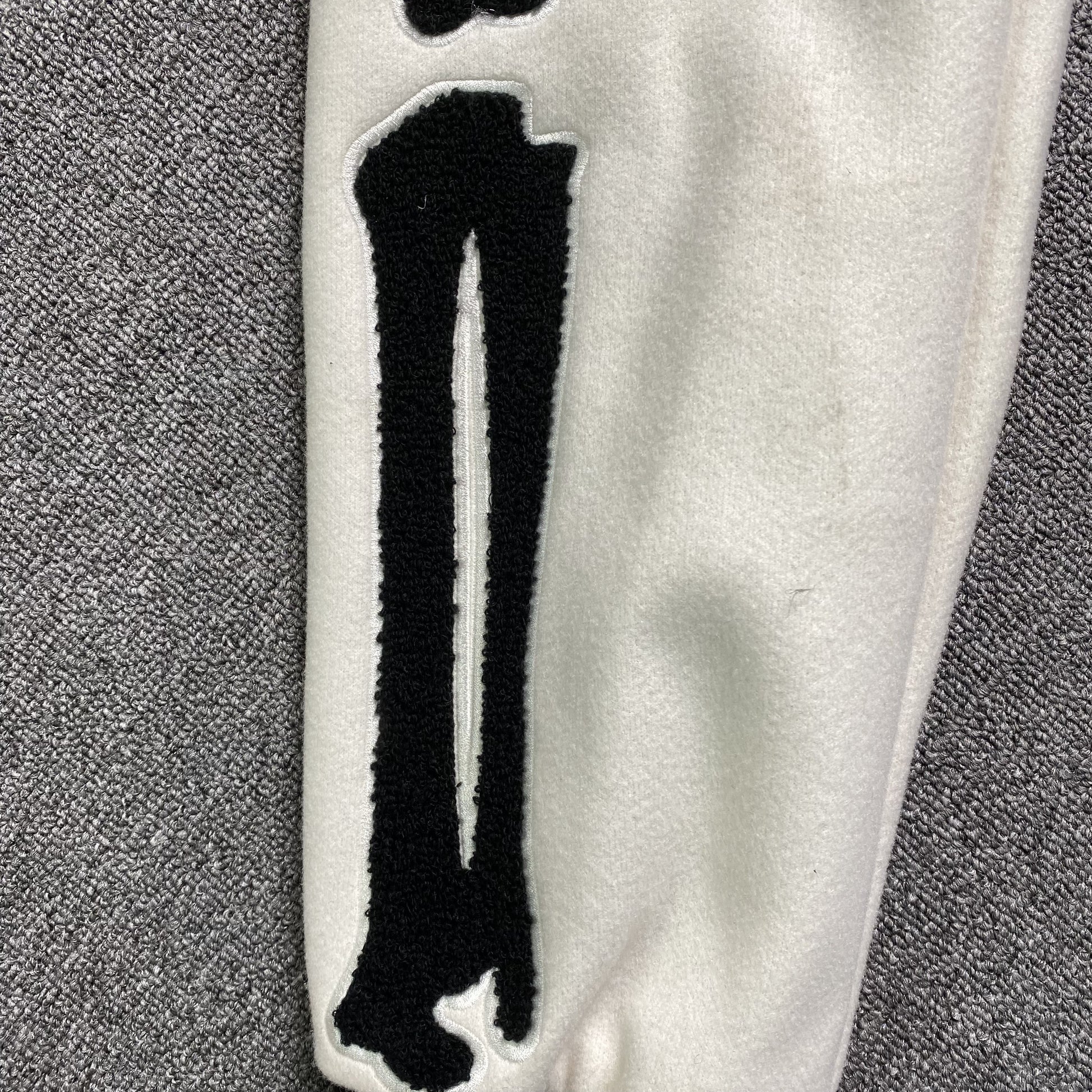 amiri-bones-bomber-jacket-black-4-Drip Store Argentina