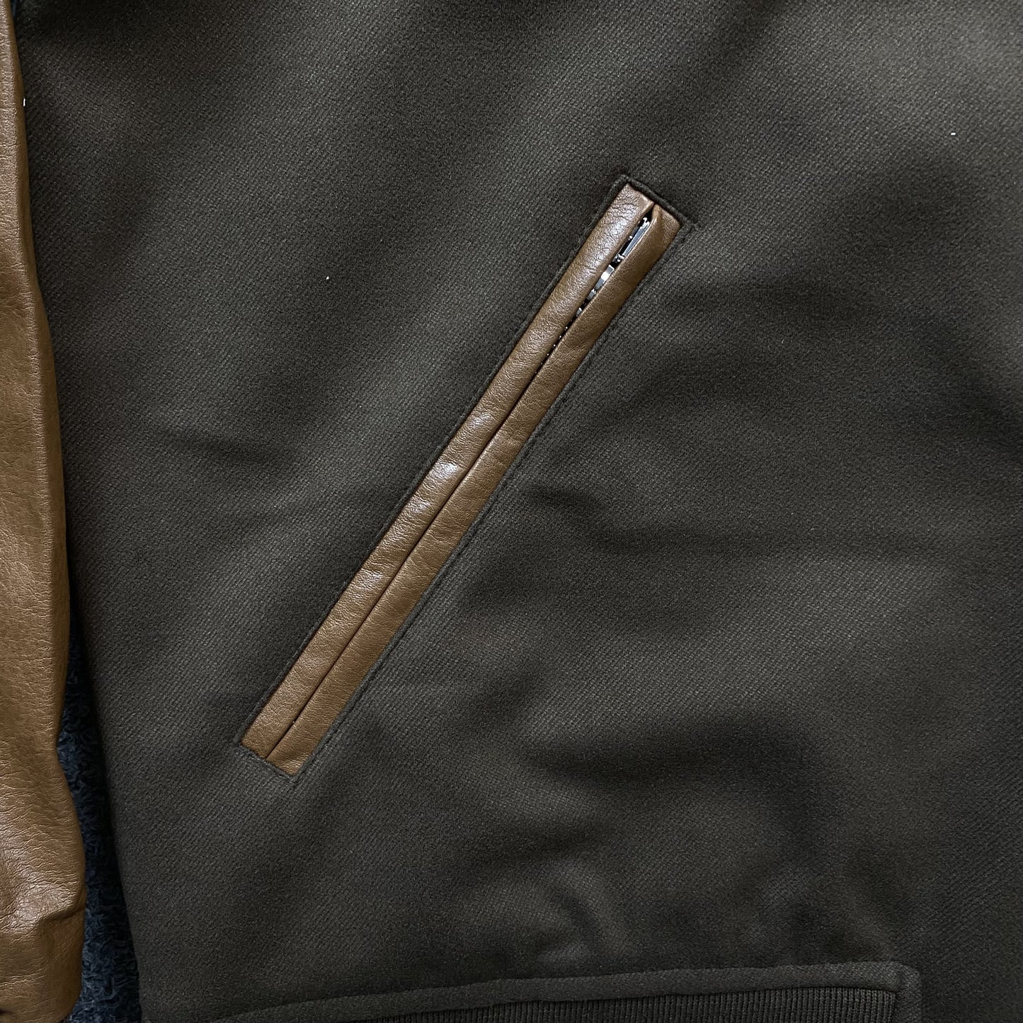 amiri-eagle-bomber-jacket-brown-10-Drip Store Argentina