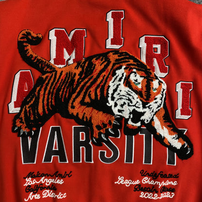 amiri-logo-patch-varsity-jacket-red-5-Drip Store Argentina