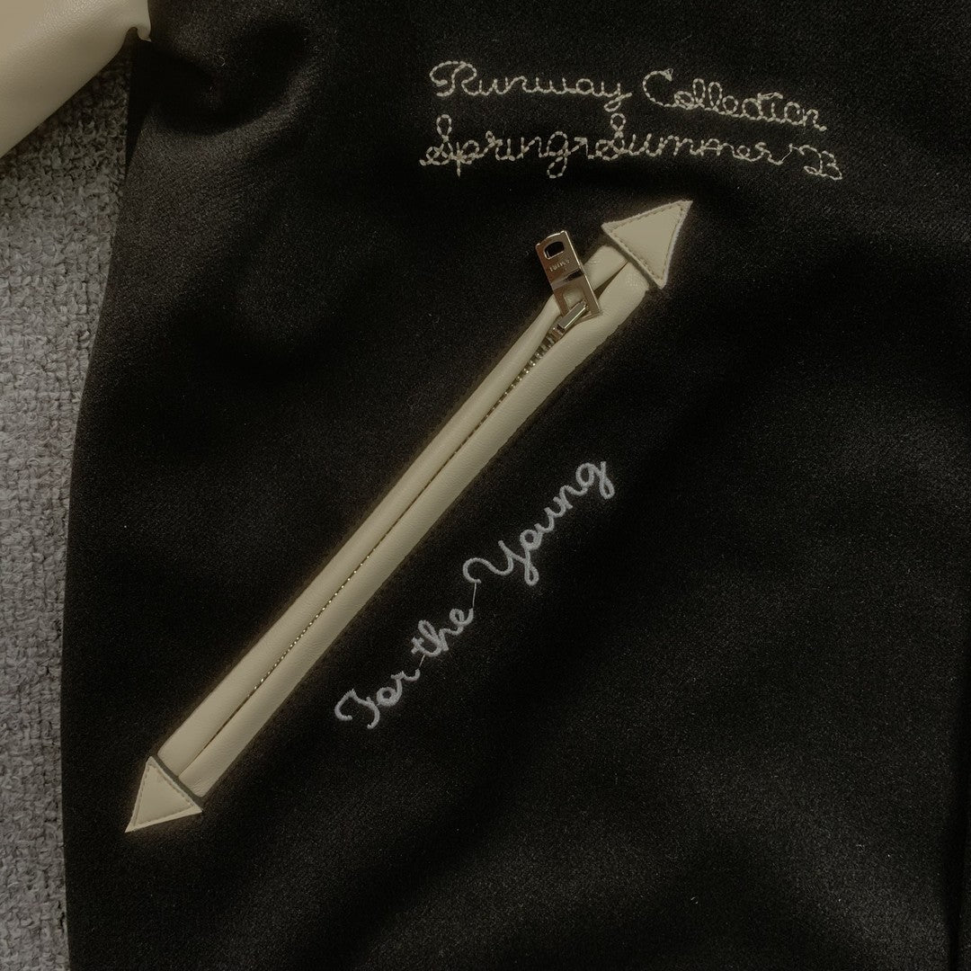 amiri-pegasus-varsity-bomber-jacket-black-6-Drip Store Argentina