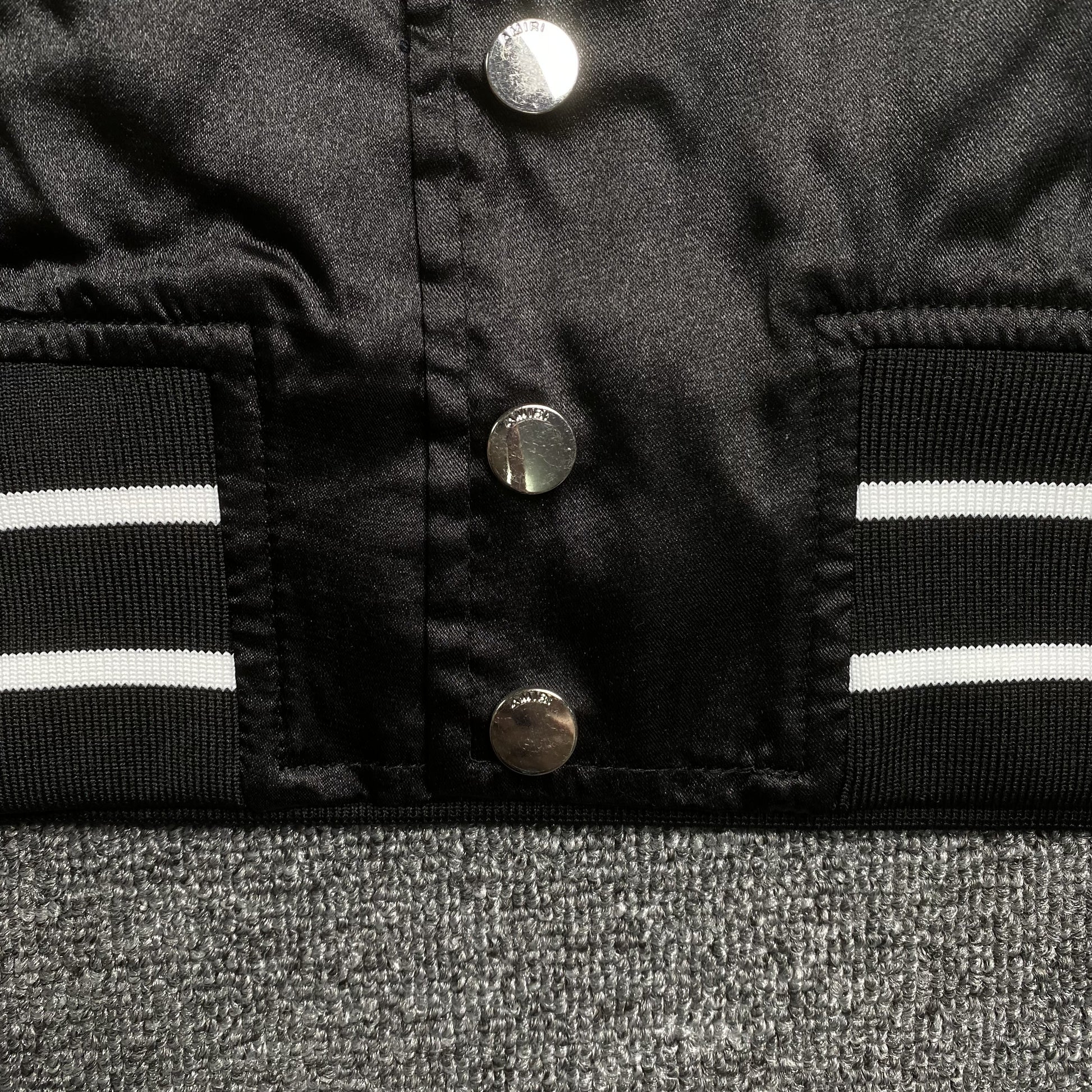 amiri-satin-flames-souvenir-varsity-bomber-jacket-black-5-Drip Store Argentina