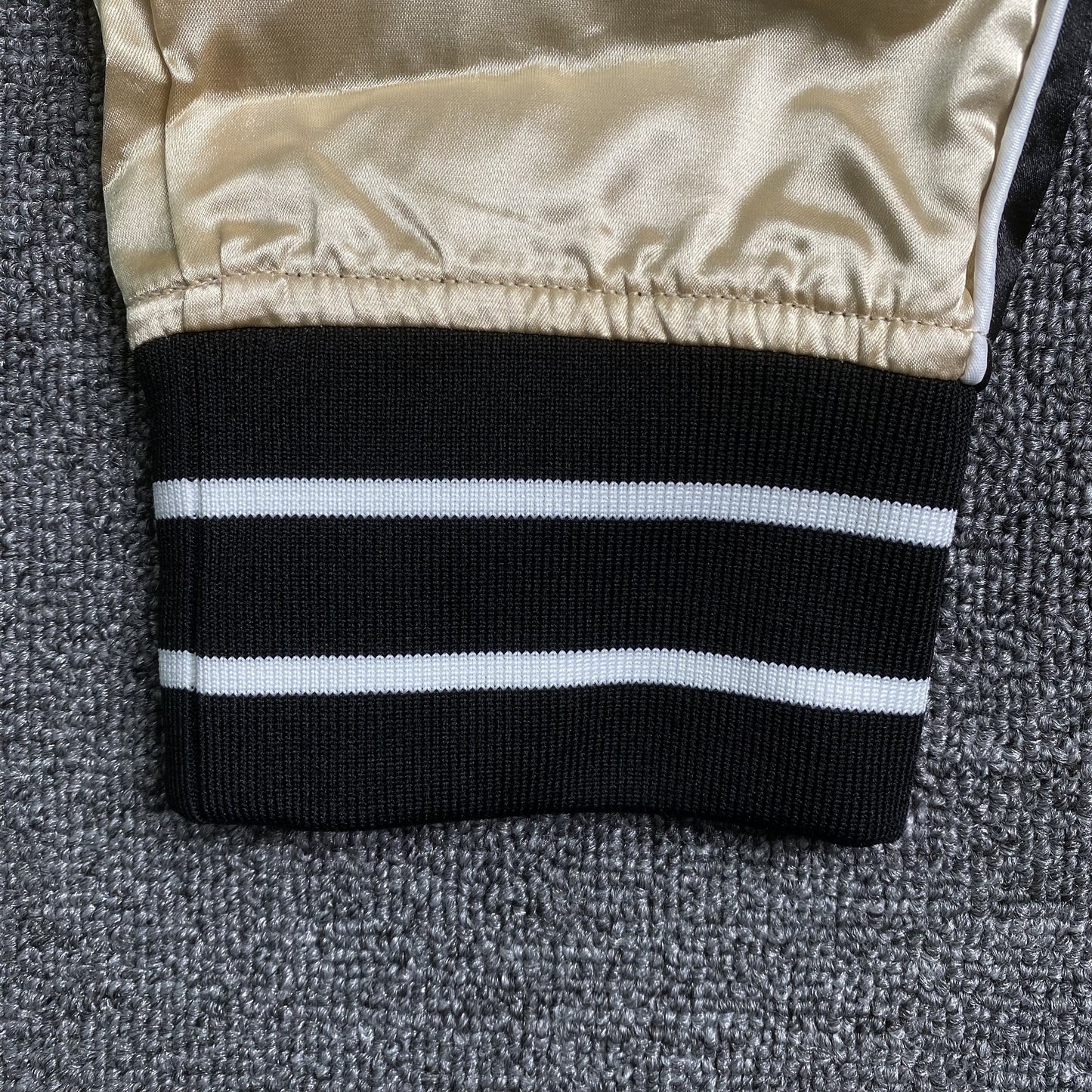 amiri-satin-flames-souvenir-varsity-bomber-jacket-black-8-Drip Store Argentina