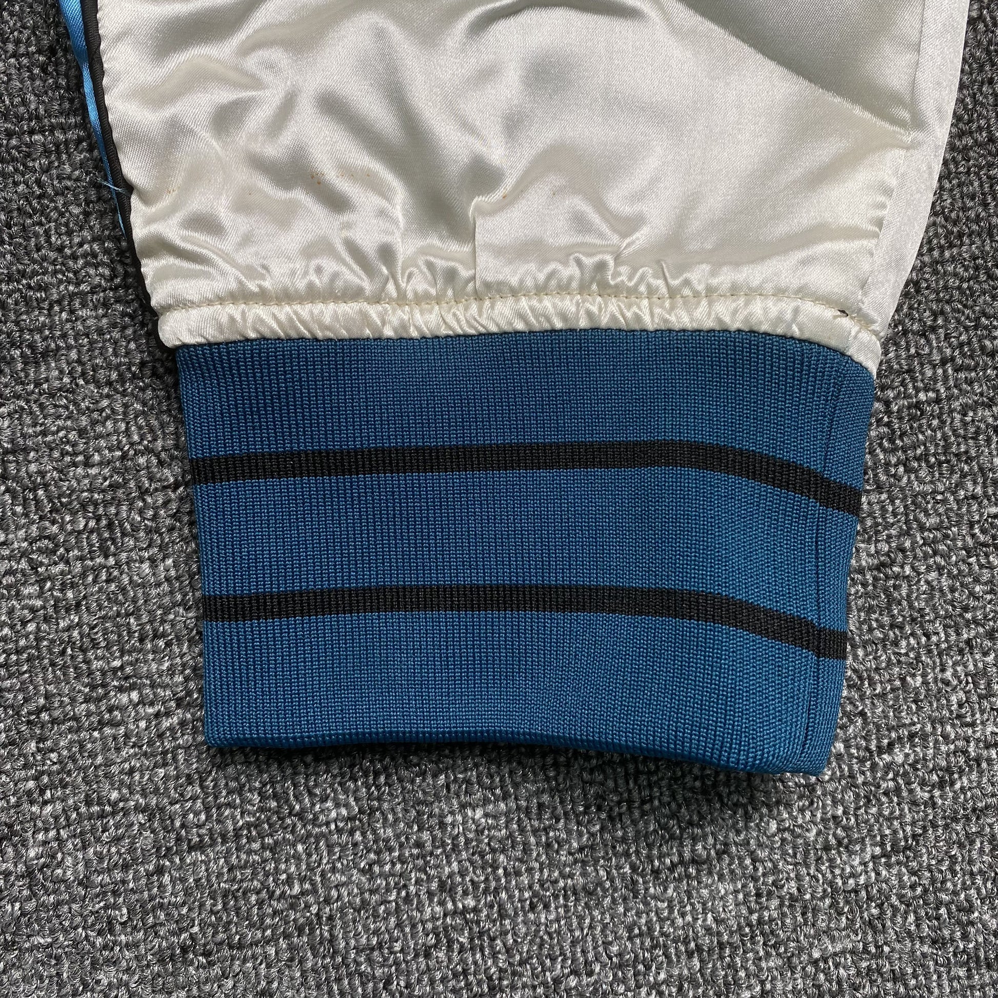 amiri-satin-flames-souvenir-varsity-bomber-jacket-blue-5-Drip Store Argentina