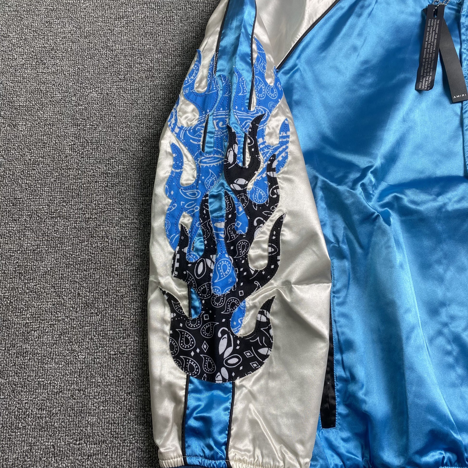 amiri-satin-flames-souvenir-varsity-bomber-jacket-blue-7-Drip Store Argentina
