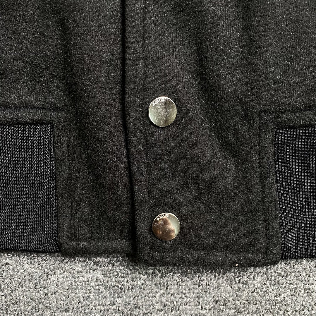 amiri-staggered-logo-varsity-jacket-black-5-Drip Store Argentina