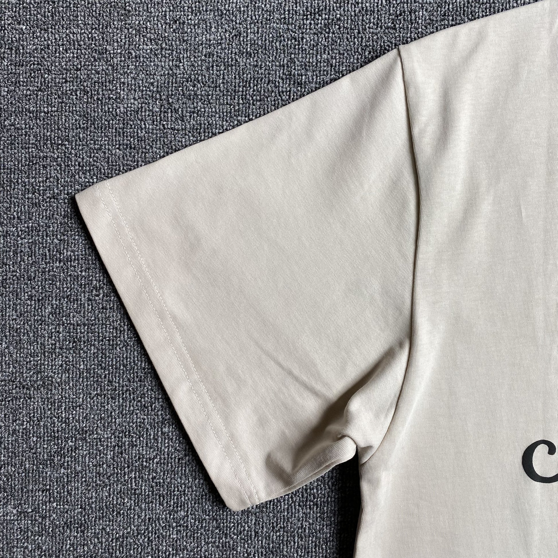 amiri-theatre-flocked-tee-beige-5-Drip Store Argentina