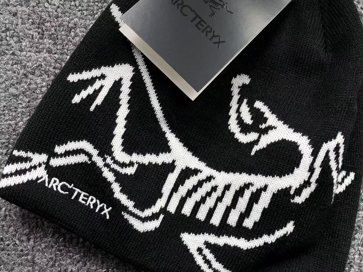 arcteryx-bird-head-toque-beanie-black-4-Drip Store Argentina