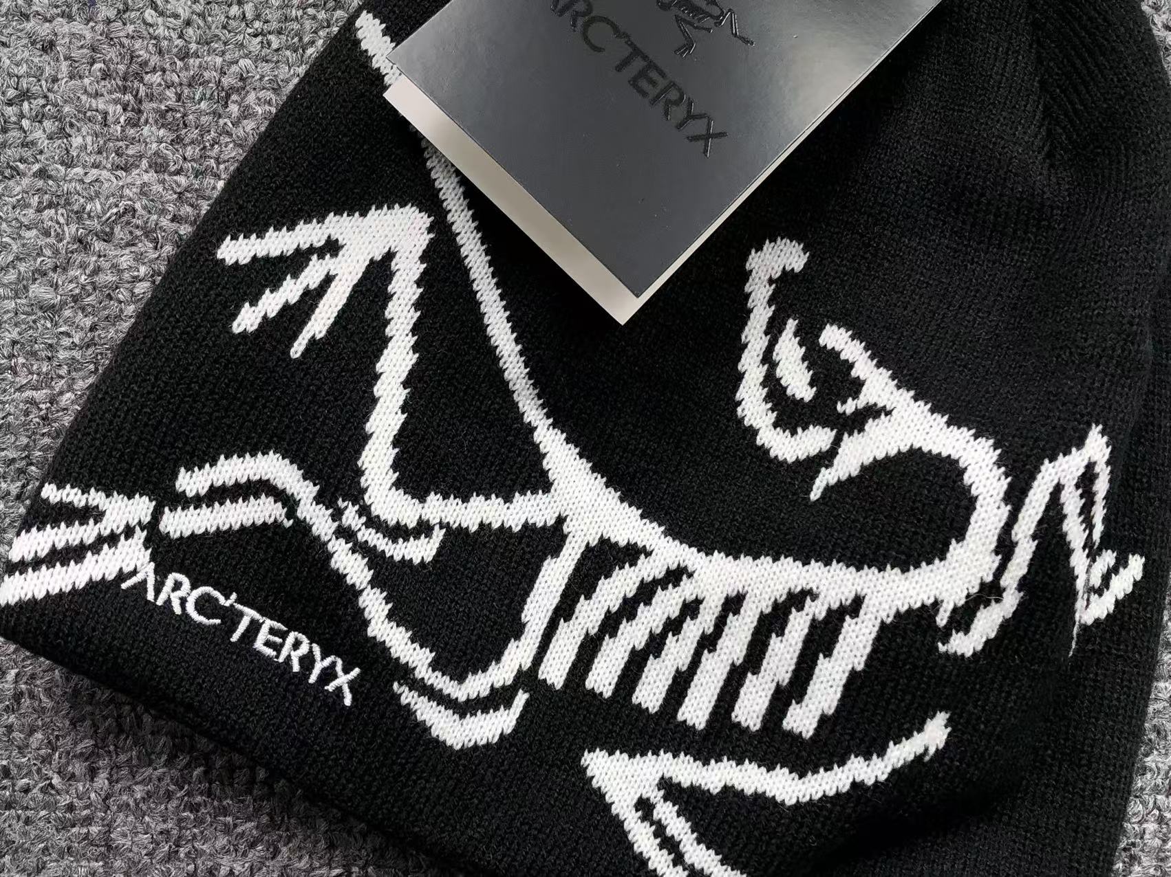 arcteryx-bird-head-toque-beanie-black-4-Drip Store Argentina