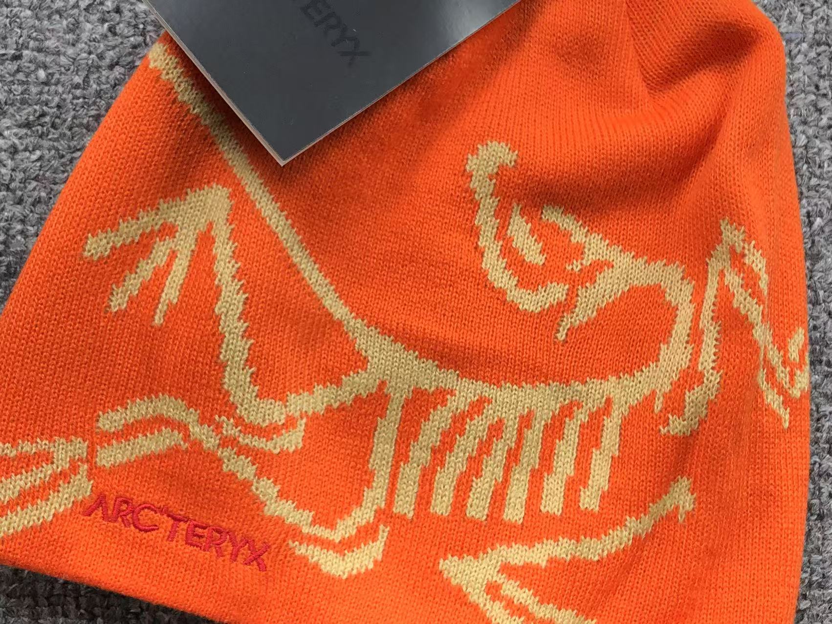 arcteryx-bird-head-toque-beanie-orange-3-Drip Store Argentina