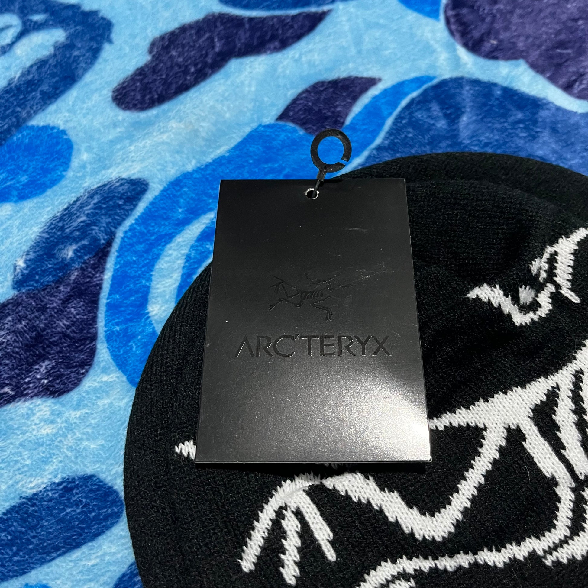 arcteryx-bird-word-toque-beanie-black-5-Drip Store Argentina