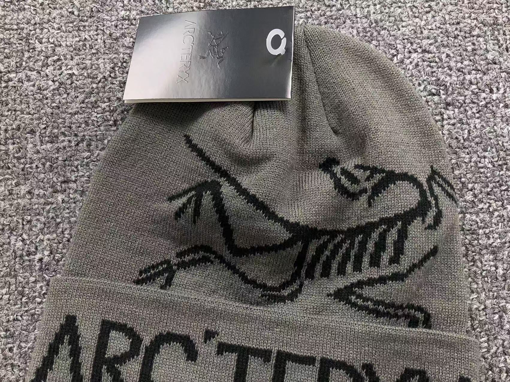 arcteryx-bird-word-toque-beanie-grey-3-Drip Store Argentina