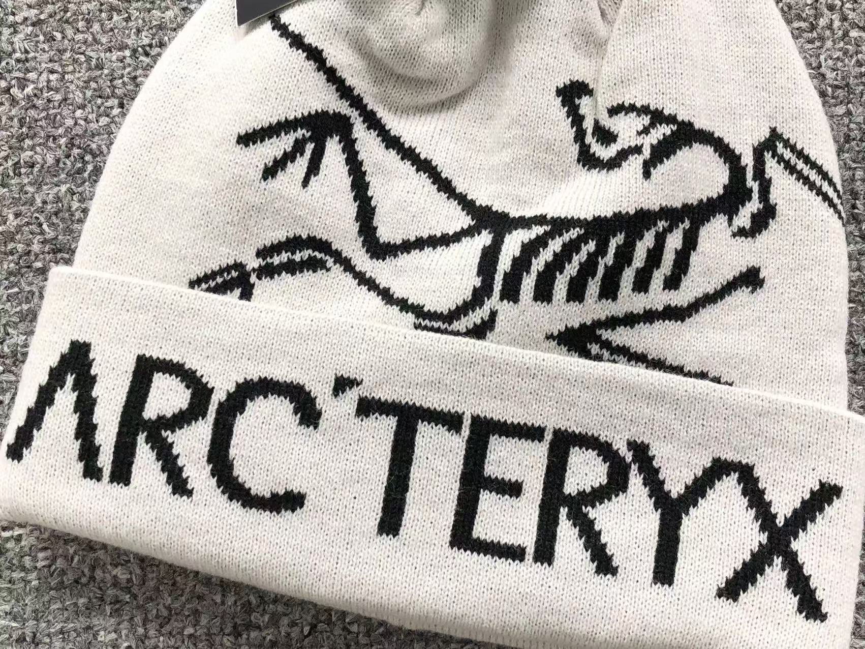 arcteryx-bird-word-toque-beanie-white-3-Drip Store Argentina