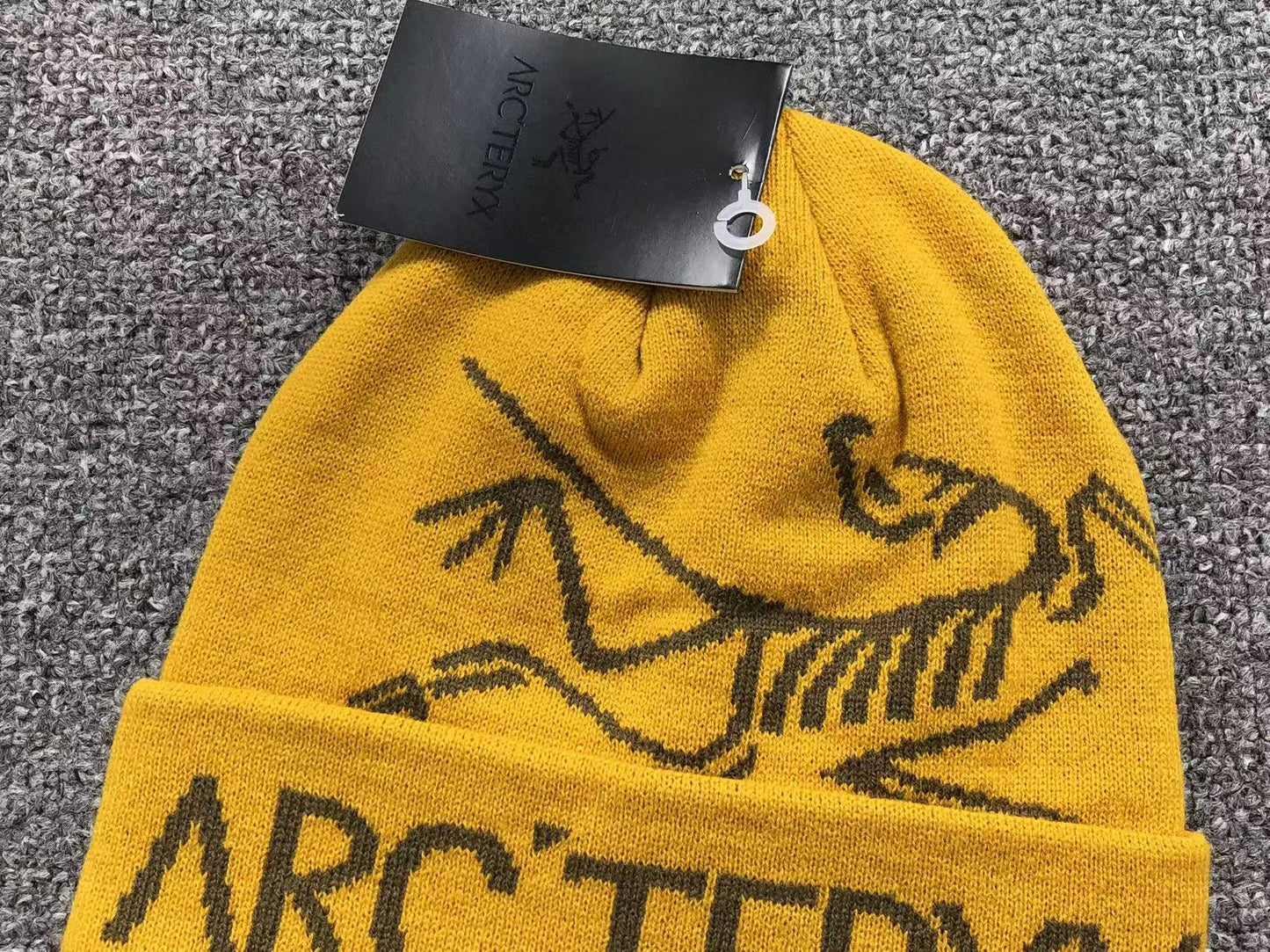 arcteryx-bird-word-toque-beanie-yellow-3-Drip Store Argentina