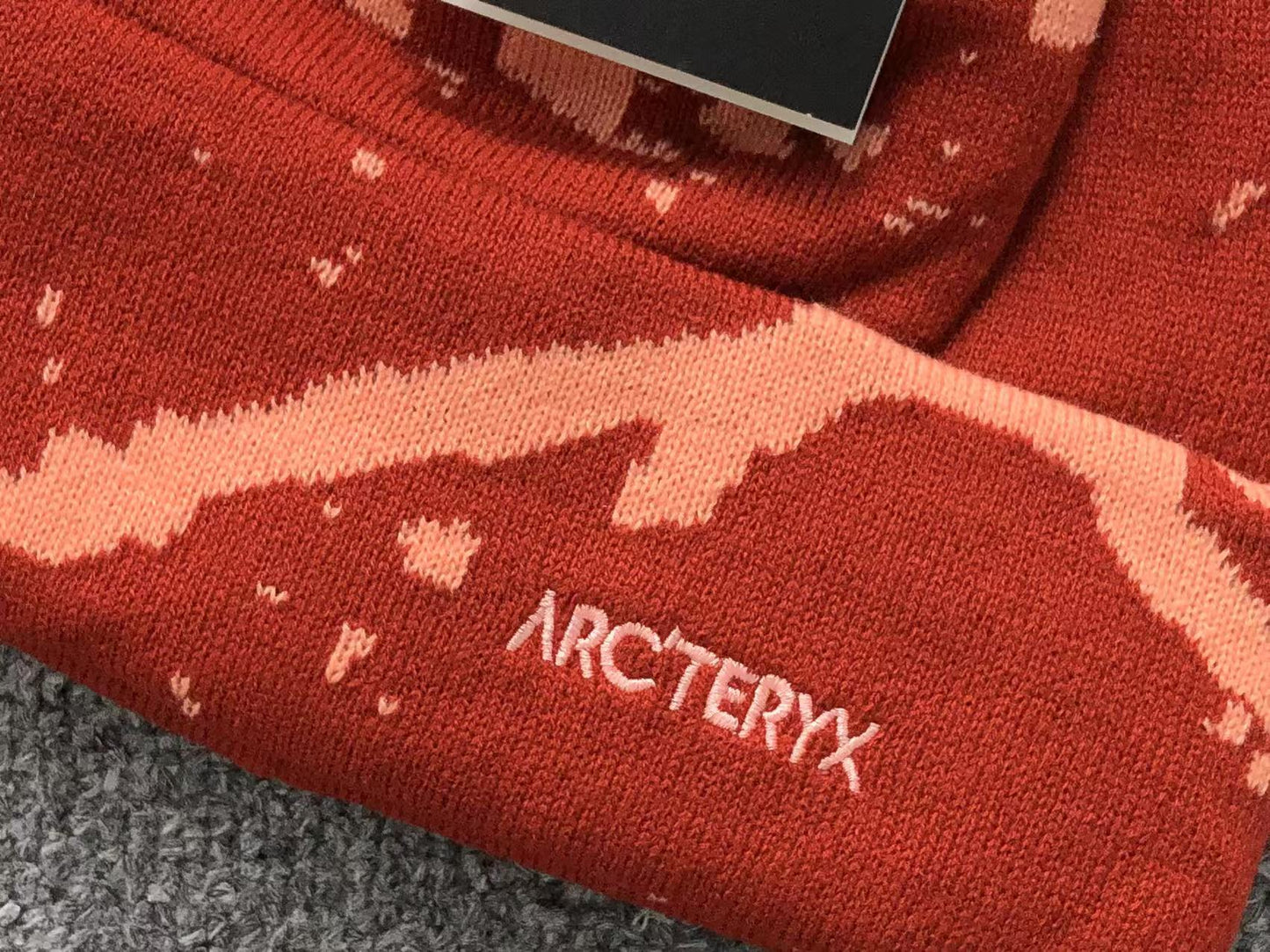 arcteryx-grotto-toque-beanie-red-2-Drip Store Argentina