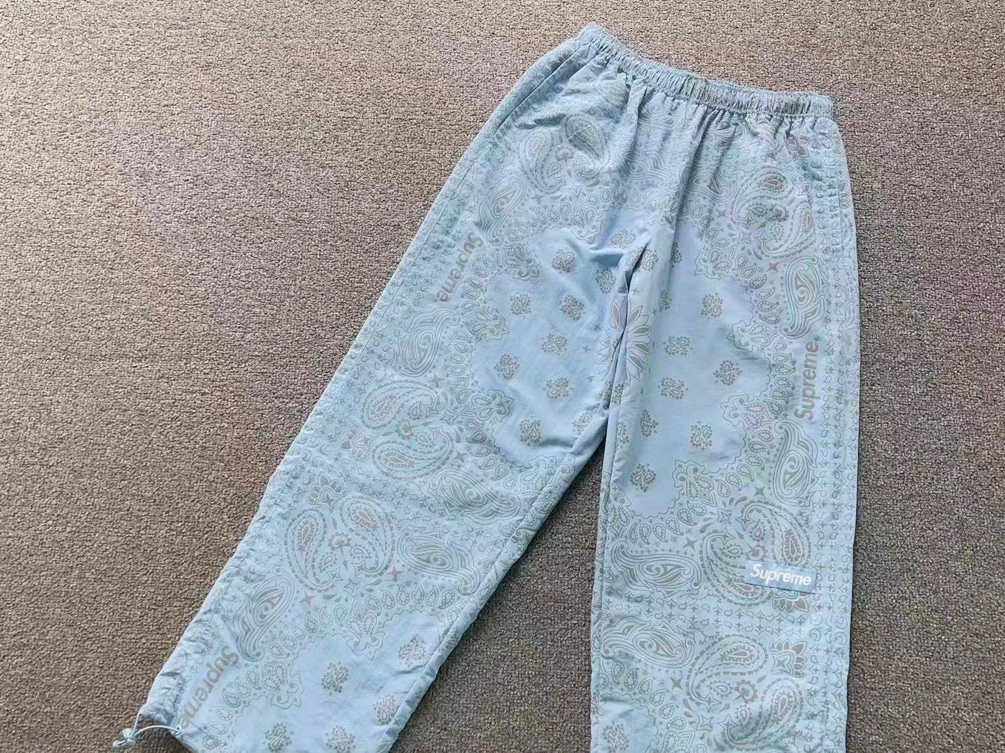 Pantalón Supreme Reflective Bandana Celeste
