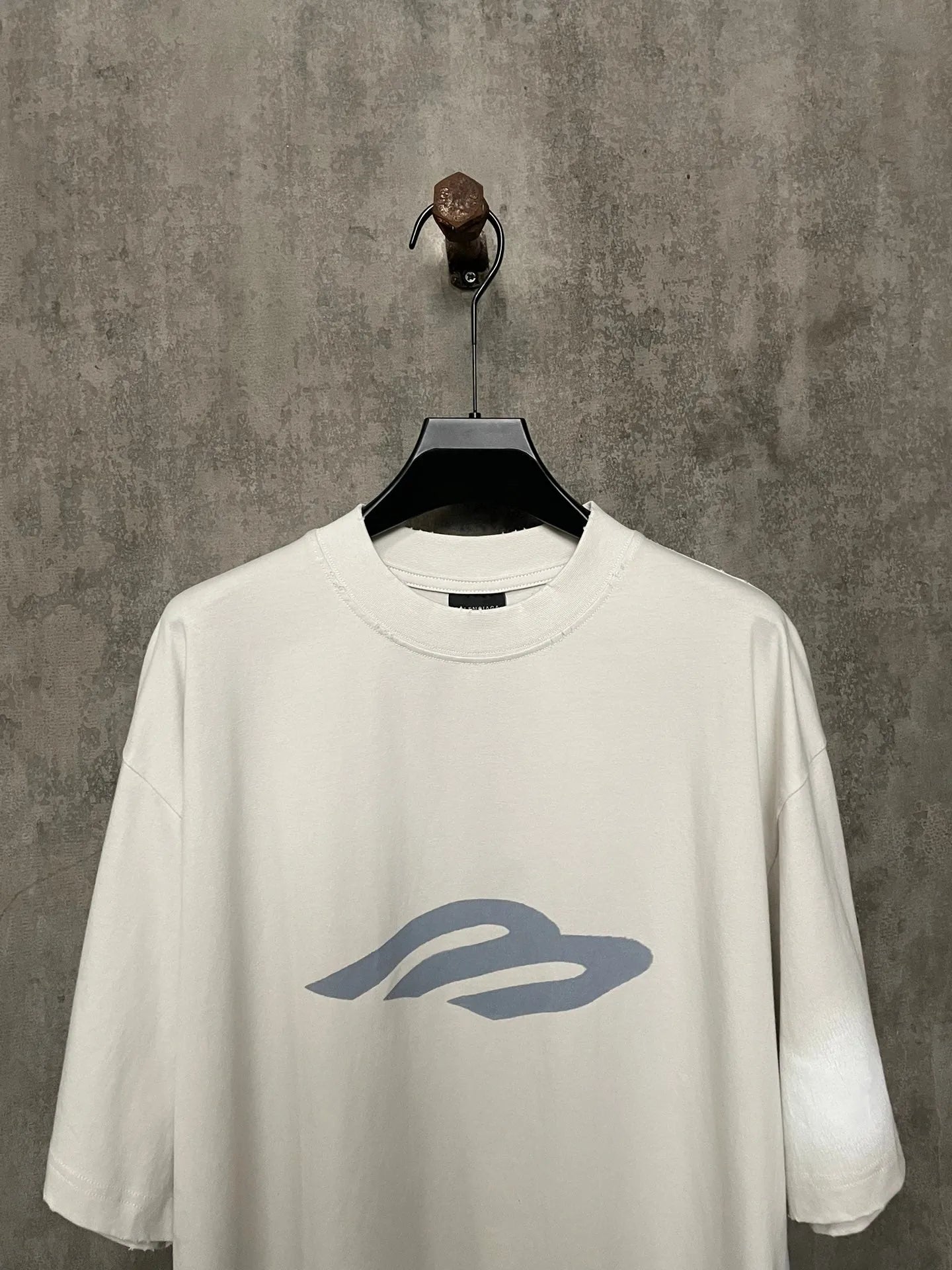 balenciaga-3b-stencil-t-shirt-white-2-Drip Store Argentina