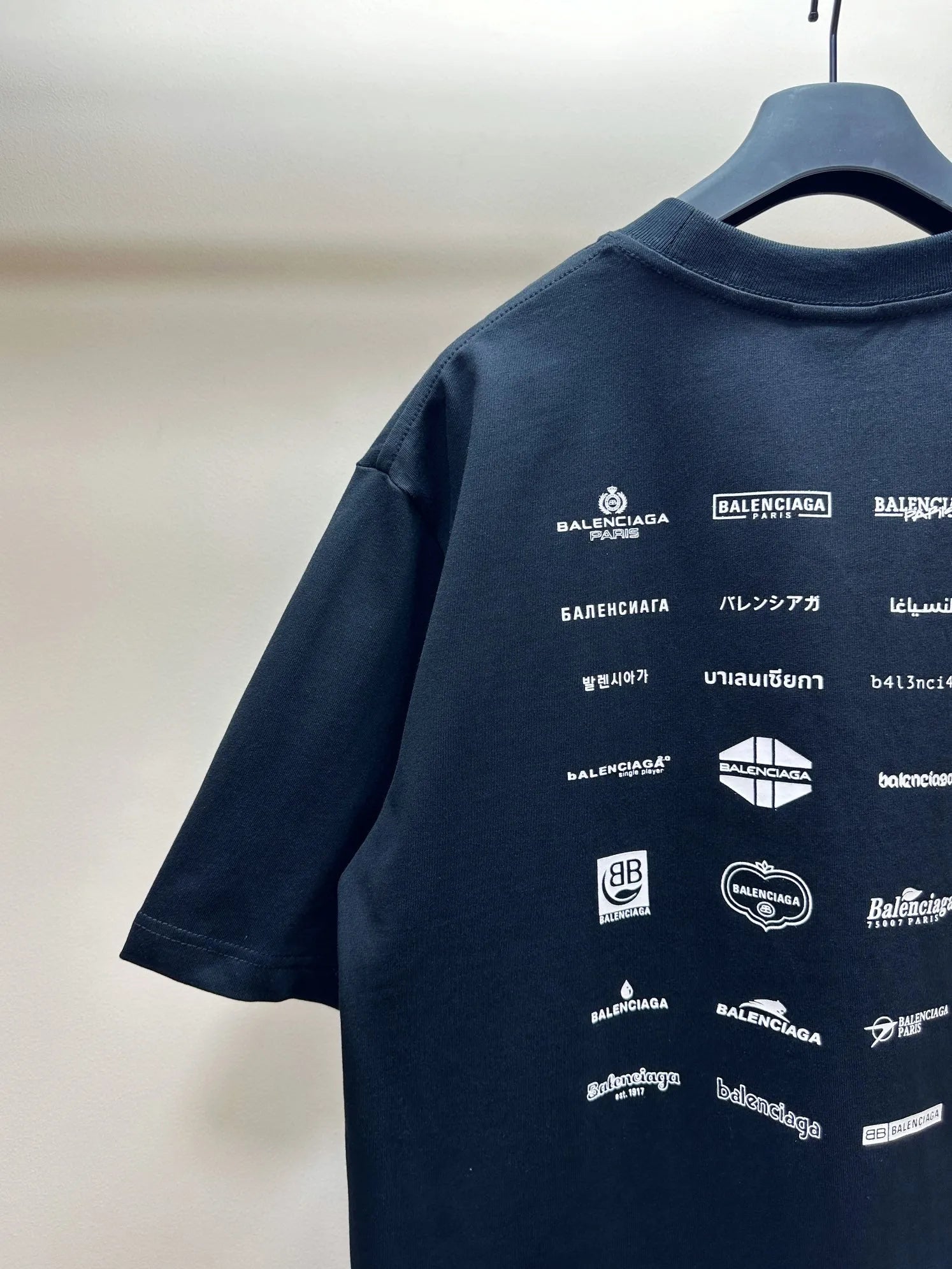 balenciaga-archives-logos-t-shirt-black-4-Drip Store Argentina