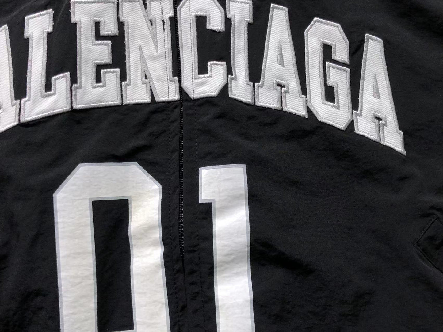 Campera Balenciaga Basketball Negra