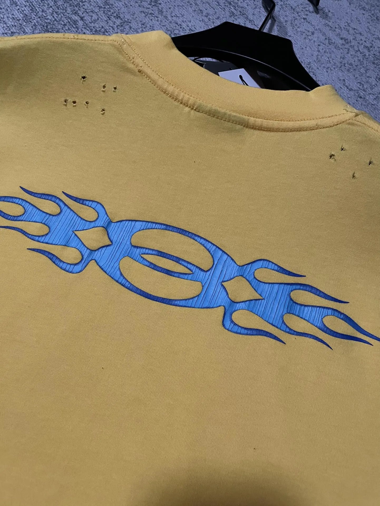 balenciaga-burning-unity-t-shirt-yellow-6-Drip Store Argentina