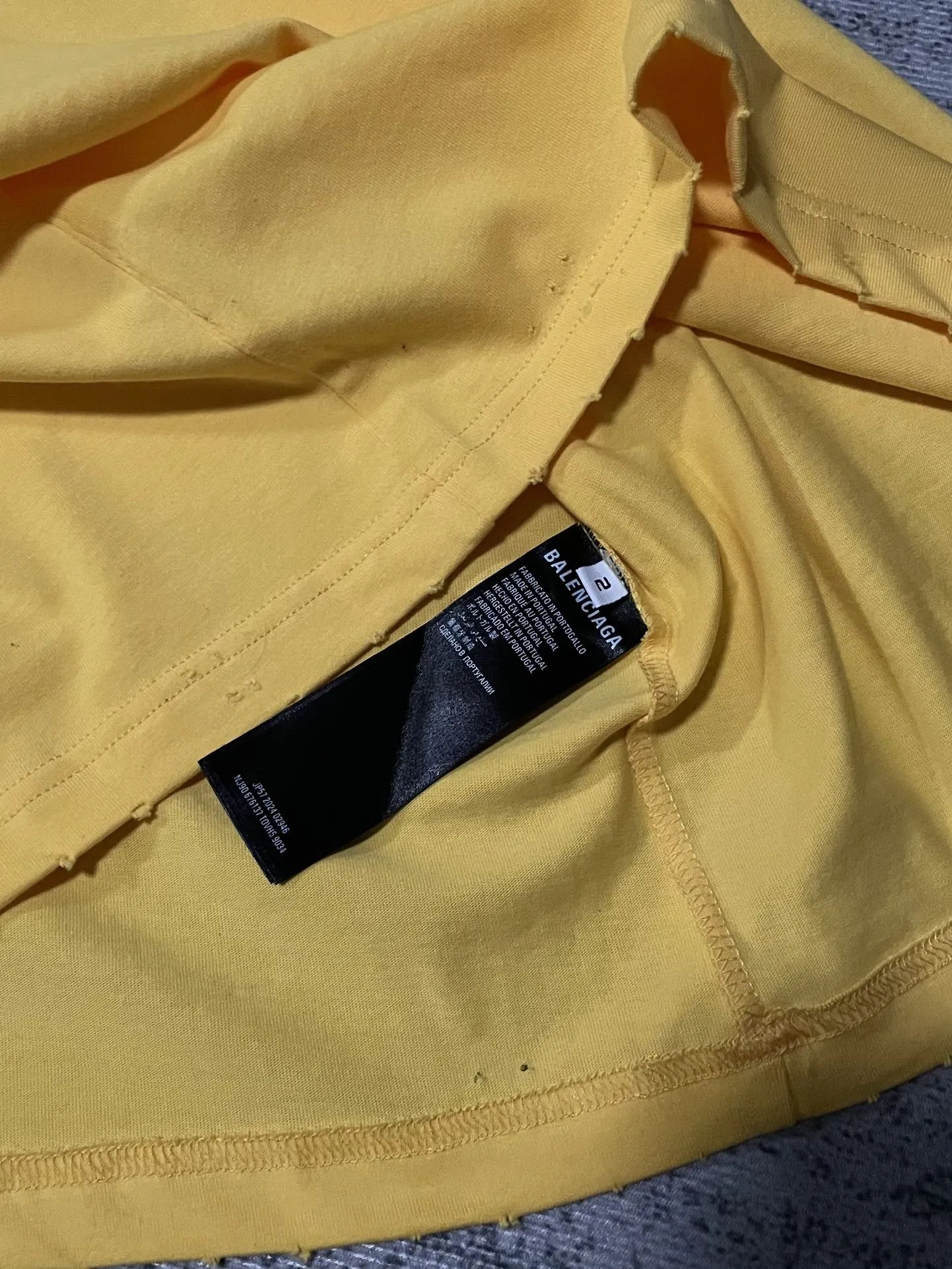 balenciaga-burning-unity-t-shirt-yellow-8-Drip Store Argentina