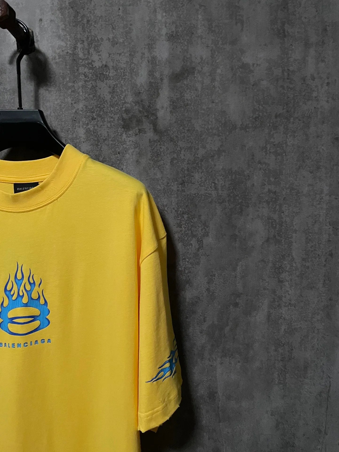 balenciaga-burning-unity-t-shirt-yellow-9-Drip Store Argentina