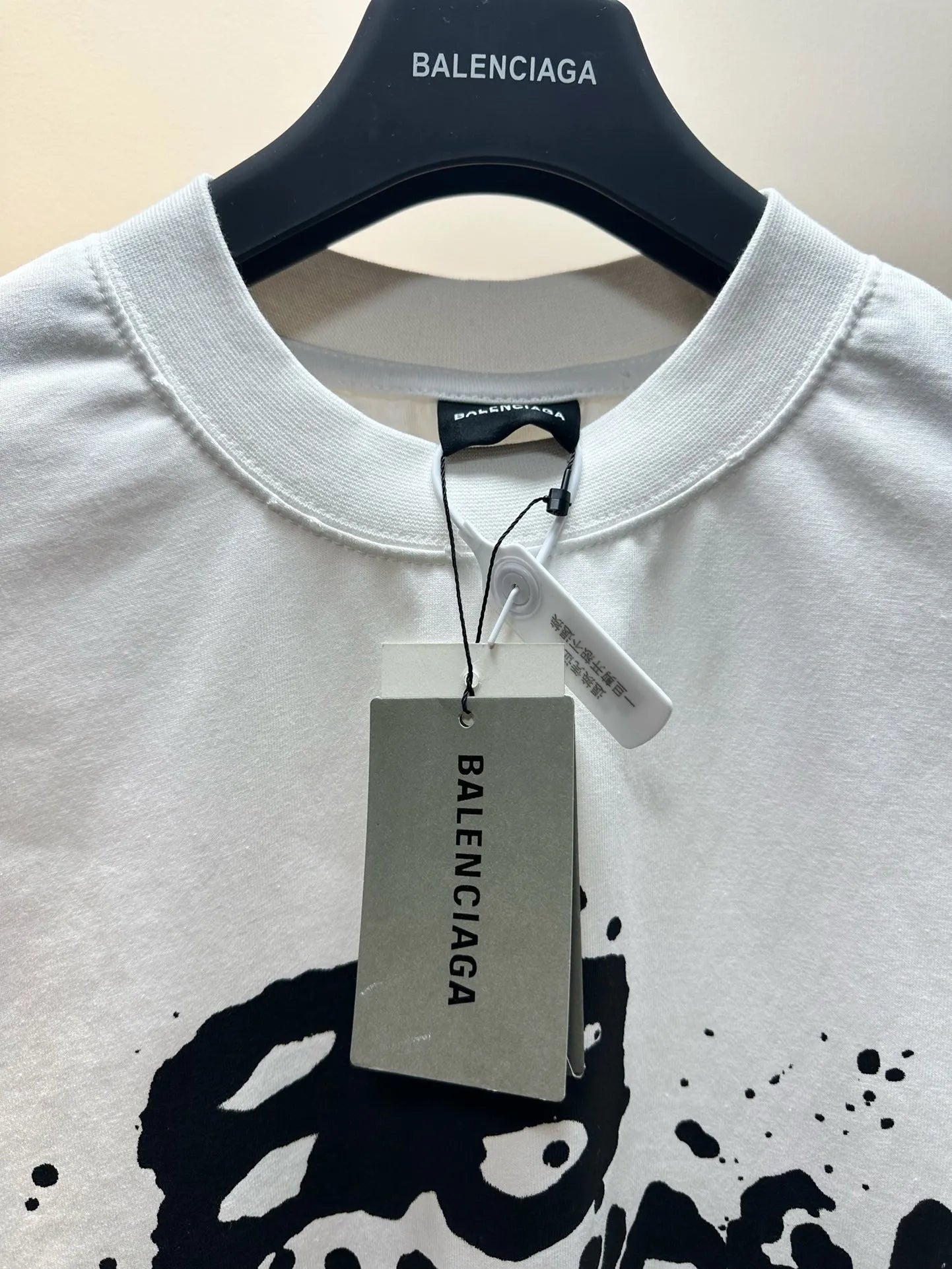 balenciaga-hand-drawn-bb-icon-t-shirt-white-6-Drip Store Argentina