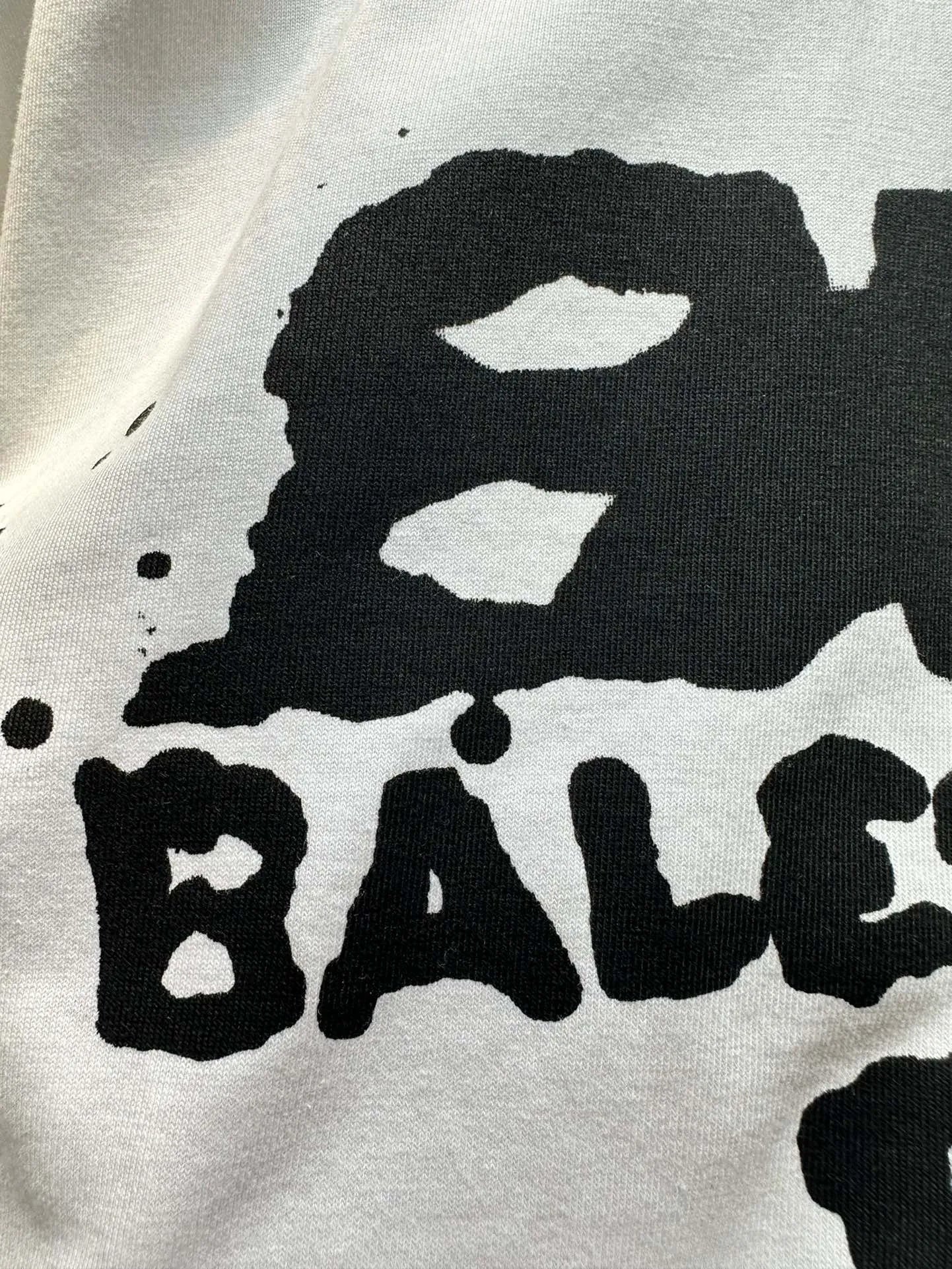 balenciaga-hand-drawn-bb-icon-t-shirt-white-7-Drip Store Argentina