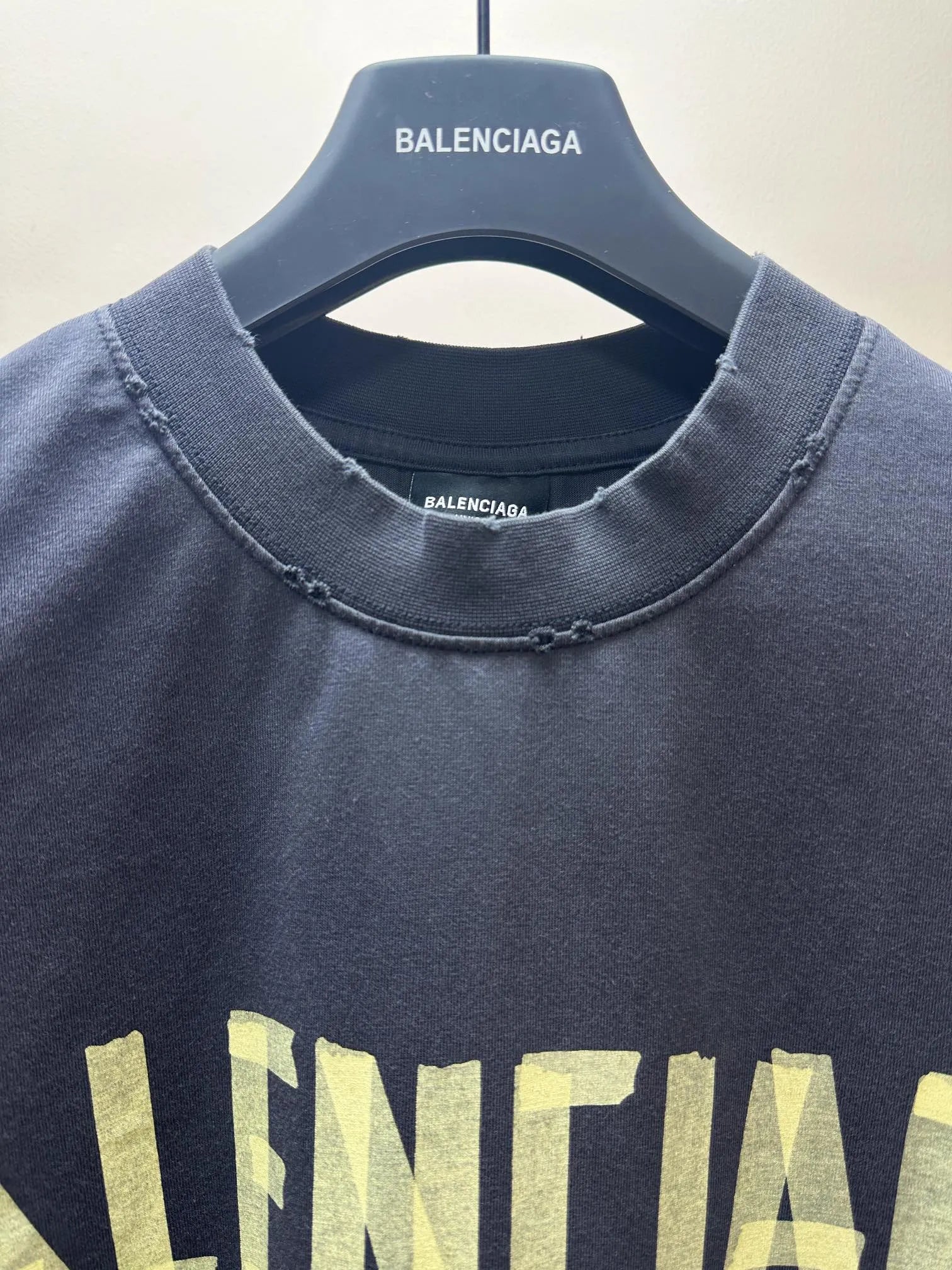 balenciaga-tape-type-t-shirt-black-5-Drip Store Argentina