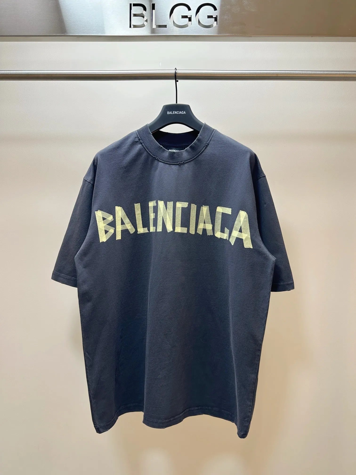 balenciaga-tape-type-t-shirt-black-Drip Store Argentina